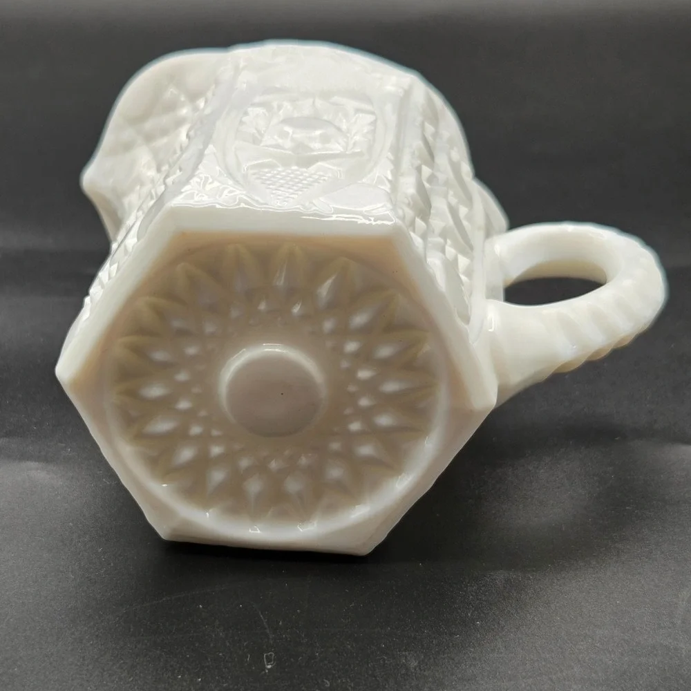 VINTAGE  Rotec Milk Glass‎ Creamer MINT CONDITION